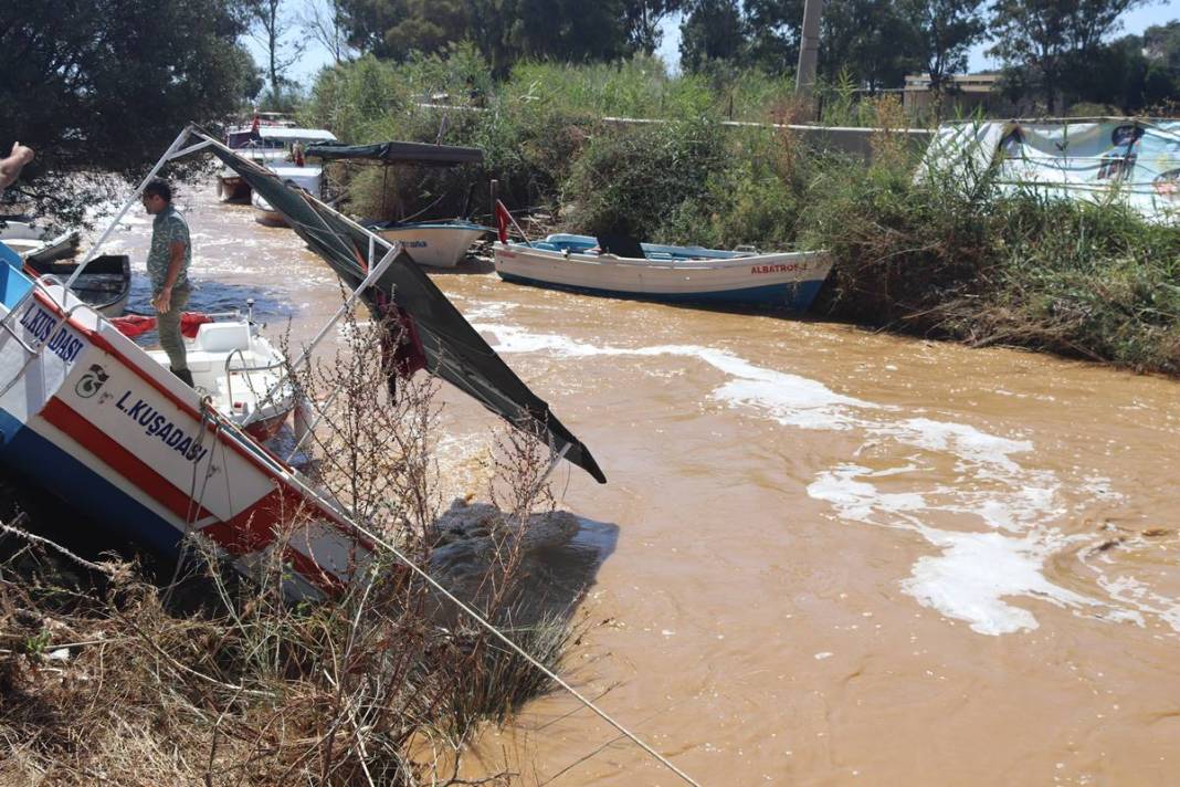O kentte yollar çöktü: Gece yarısı felaketi yaşadılar! Gün aydınlanınca korkunç manzara ortaya çıktı 23